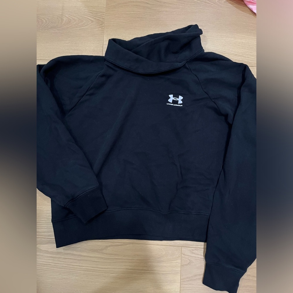 UnderAmour Cropped Turtleneck sweater